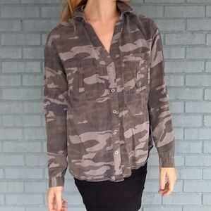 Snap-front camo collared shirt, size S